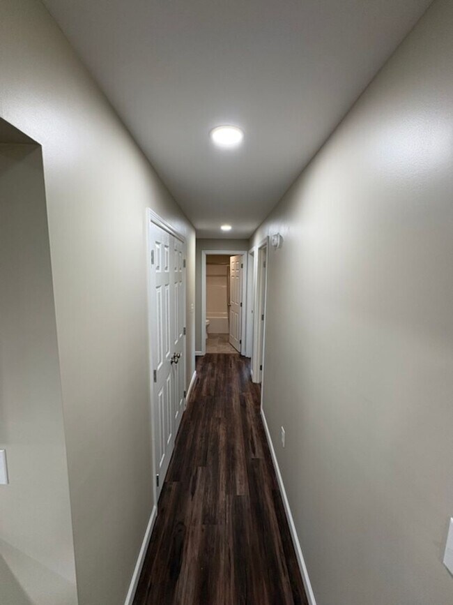 Foto del edificio - 844 Bales Rd