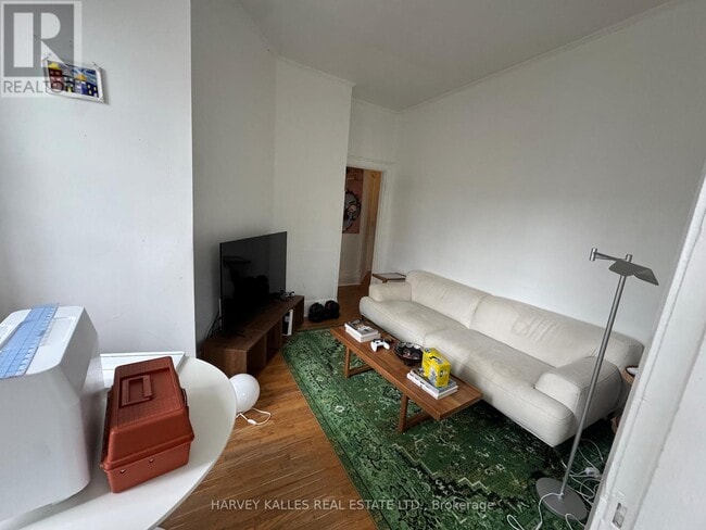 Building Photo - 678 Huron St