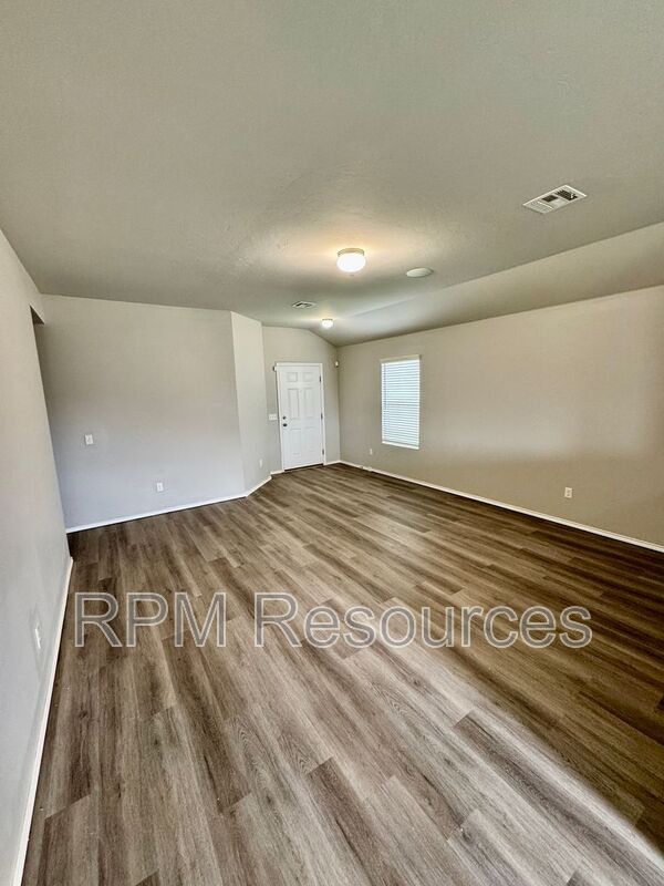 Building Photo - 1820 Hayes Ln