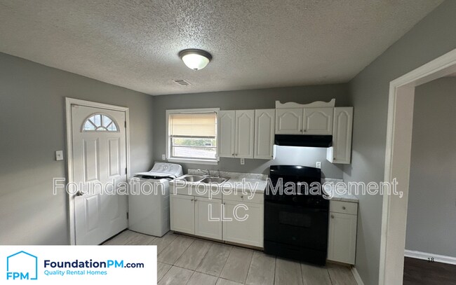 Building Photo - 418 McFarland Dr