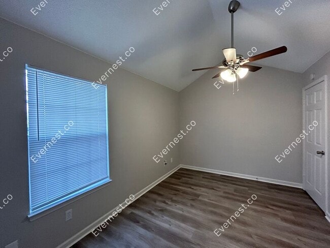 Building Photo - 524 Creekwood Cir S
