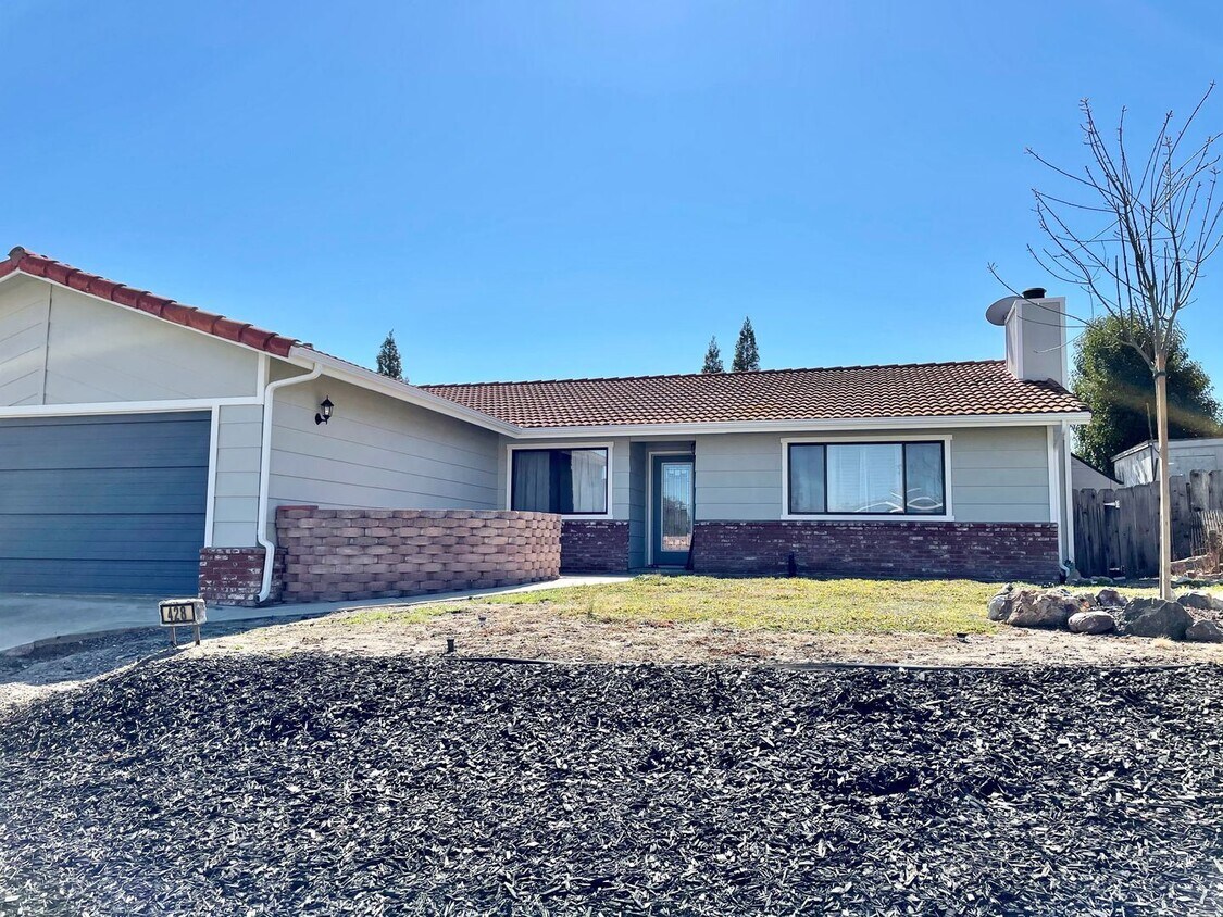 Primary Photo - 3 br, 2 bath House - 428 Palomino Ln