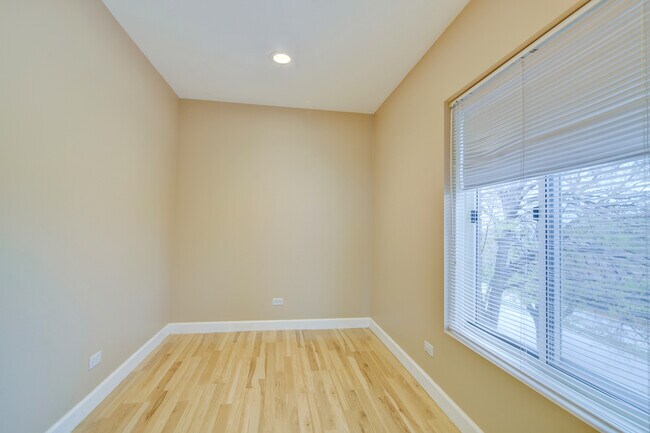 Foto del edificio - 960 Perrie Dr