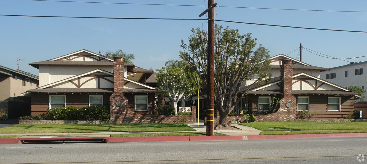 Foto del edificio - Royal Manor Apartments