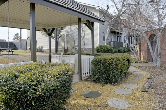 Building Photo - Park Knoll