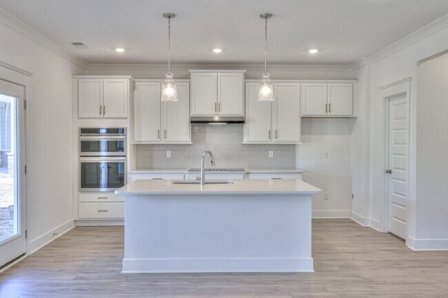 Foto del edificio - LUXURY NEW CONSTRUCTION FOR RENT!