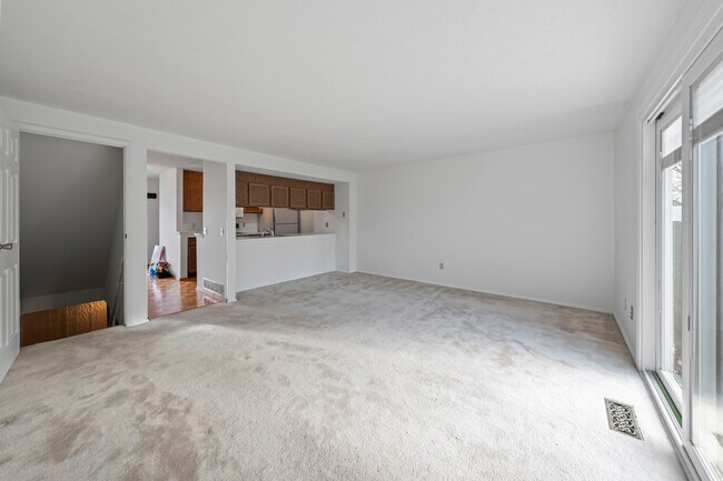 Building Photo - 3226 Sherwood Dr