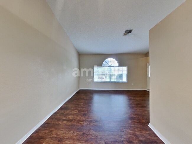 Foto del edificio - 8751 Helmsley Lane