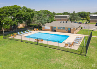 Building Photo - Lubbock Lakeway Apartments