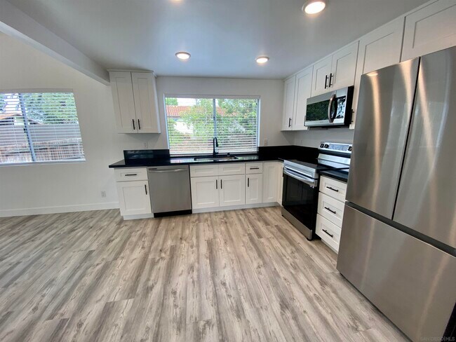 Building Photo - 293 Chapalita Dr