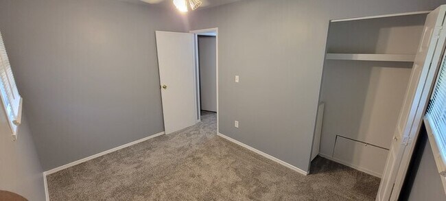 Building Photo - Valley Station 3 bedroom home