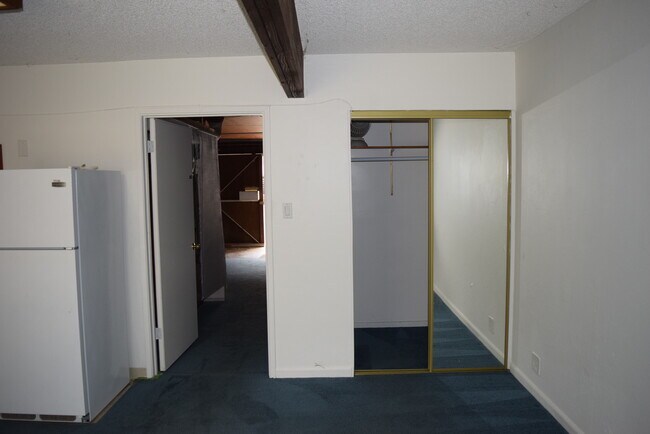 Foto del edificio - 2490 Valleywood Dr