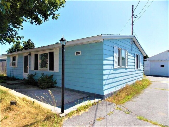Building Photo - 25032 Chrysler Dr