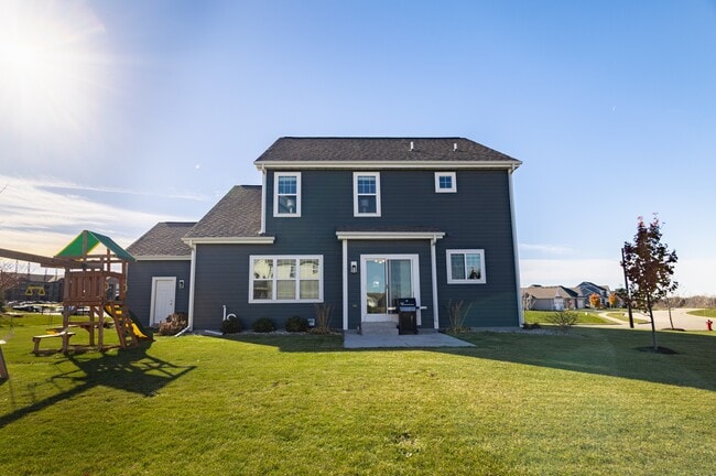 Exterior Delantero 2 - W198N5020 Hickory St