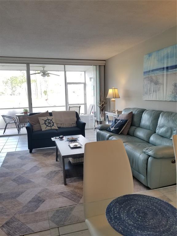 Foto del edificio - 7461 W Country Club Dr N