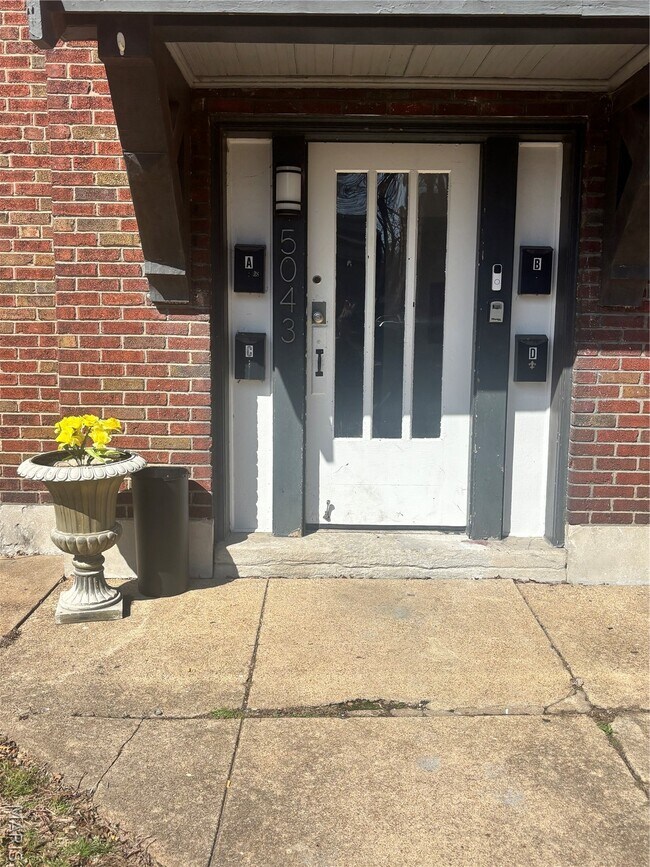 Foto del edificio - 5043 Alaska Ave