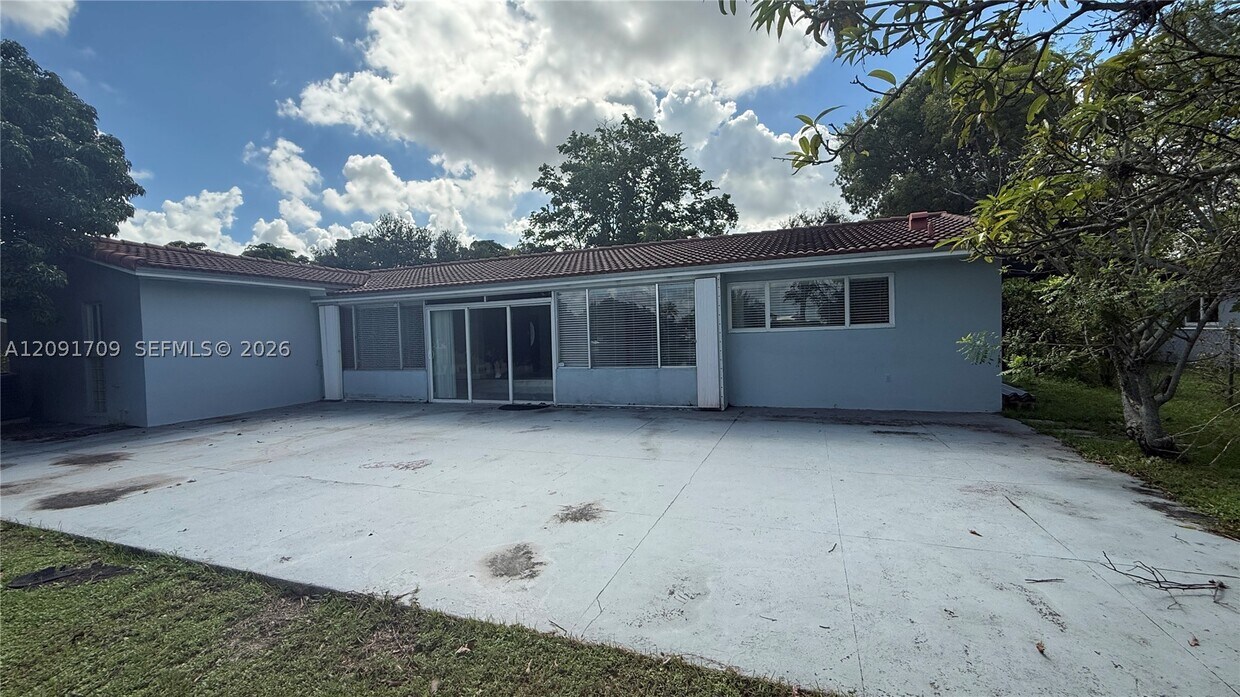 Foto del edificio - 6365 Miami Lakeway S