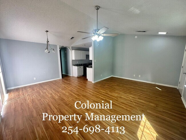 Foto del edificio - AVAILABLE NOW! 1/2 OFF 1st Month's RENT IF YOU MOVE IN DURING DECEMBER!!!