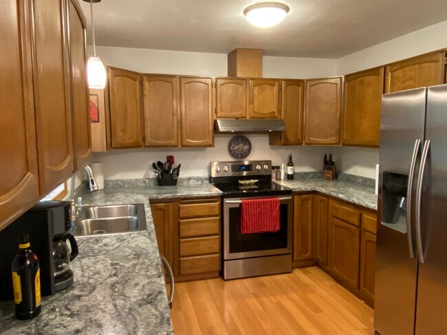 kitchen - 2721 Silver St