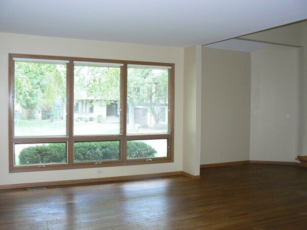 Foto del edificio - 6052 Mill Bridge Ln