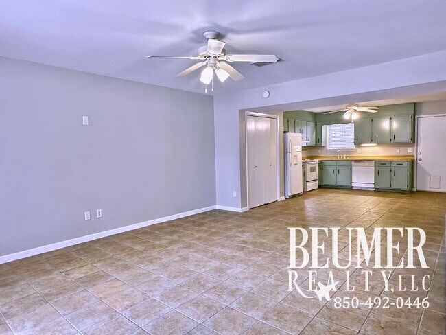 Foto del edificio - 2br 1.5 bath Townhome Located Close to Water