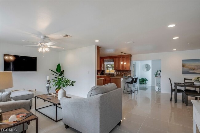 Foto del edificio - 2255 Gorham Ave