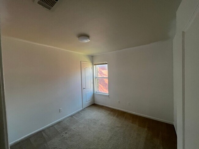 Foto del edificio - 414 Brittney Way
