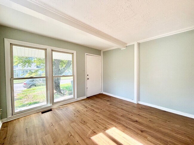 Foto del edificio - Charming 3-Bedroom Duplex Unit in Norfolk