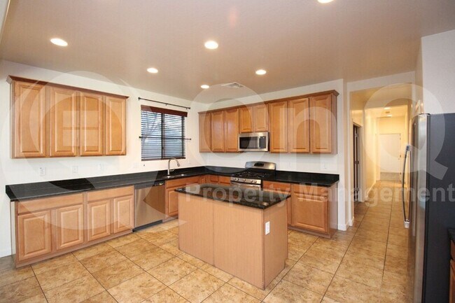 Building Photo - 1121 E Wimpole Ave