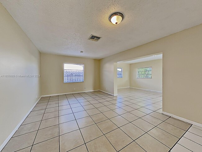 Foto del edificio - 8211 SW 8th Ct