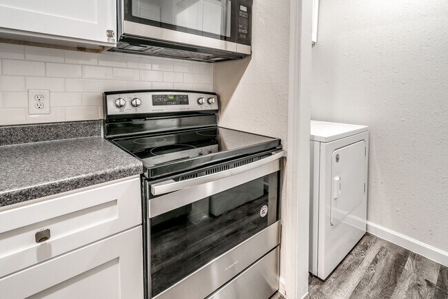 Building Photo - The Izzy