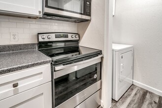 Building Photo - The Izzy