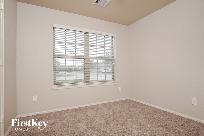 Building Photo - 110 W Red Oak Ln