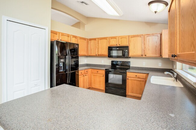 Foto del edificio - Leesburg 3/2 with Split Bedroom and Covered Back Patio