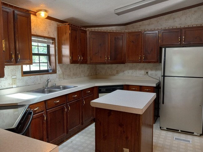 Foto del edificio - FOR RENT: Beautiful 3 Bed / 2 Bath Spaciou...