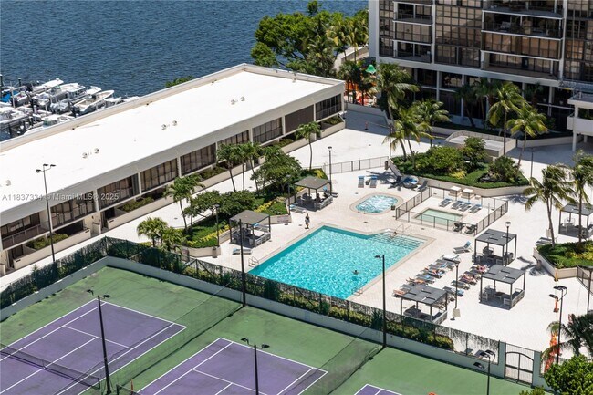 Foto del edificio - 1901 Brickell Ave