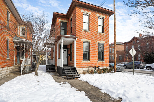 Building Photo - 68 E Hubbard Ave