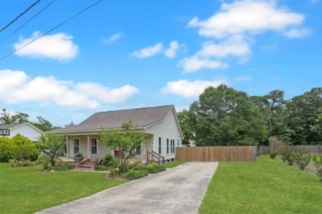 Building Photo - 29120 Peggy Dr