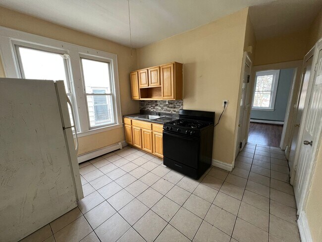 Unit 2L - 137 Goodwin Ave