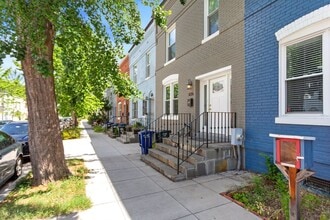 Building Photo - 1226 Carrollsburg Pl SW