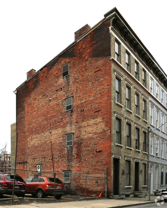 Primary Photo - 311 E 13th St