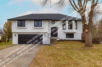Building Photo - 813 NE Michael Dr