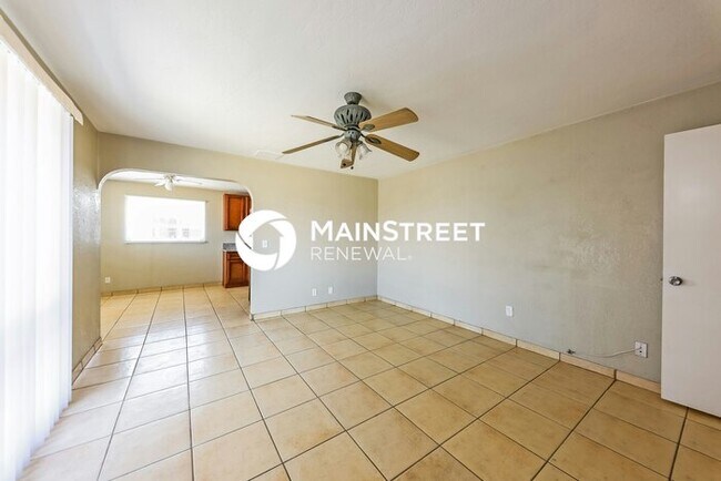 Foto del edificio - 3 Bedroom Pet-Friendly Home in Phoenix, AZ with Main Street Renewal