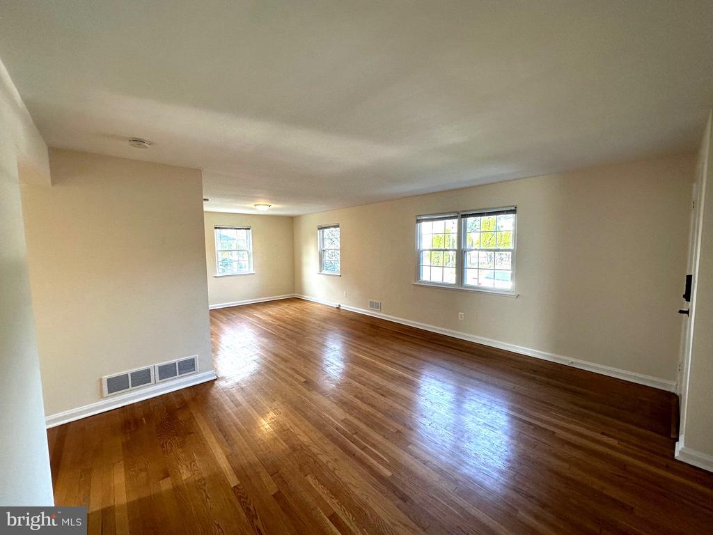 Foto principal - 2400 3rd St N