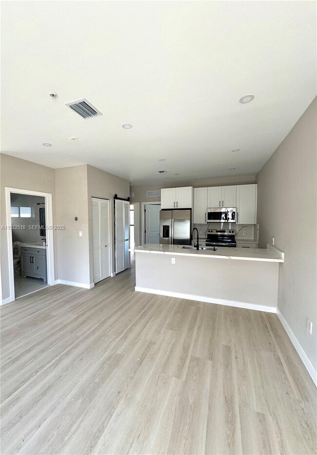 Foto del edificio - 630 NE 166th St