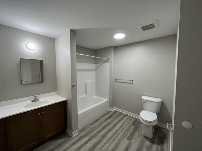 Baño principal - Swanzey West Apartments