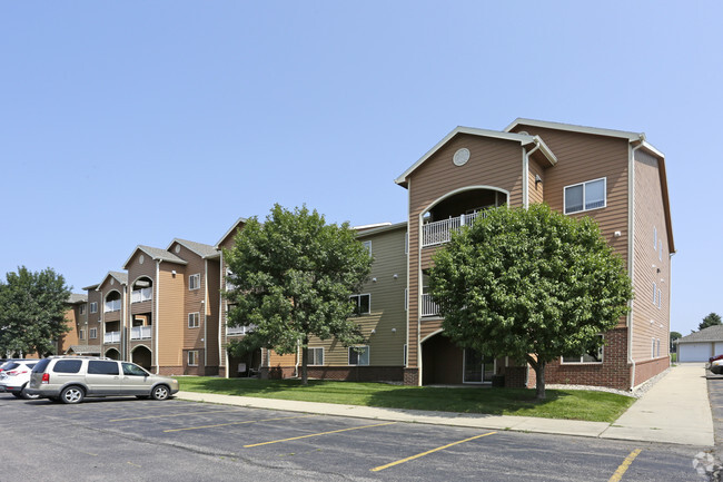 Steeplechase - Steeplechase Apartments