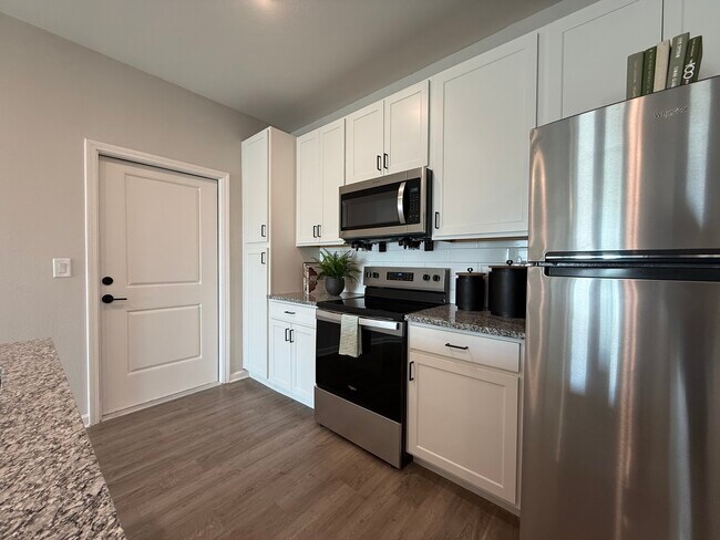 Foto del edificio - 195 Parkers Pond Path