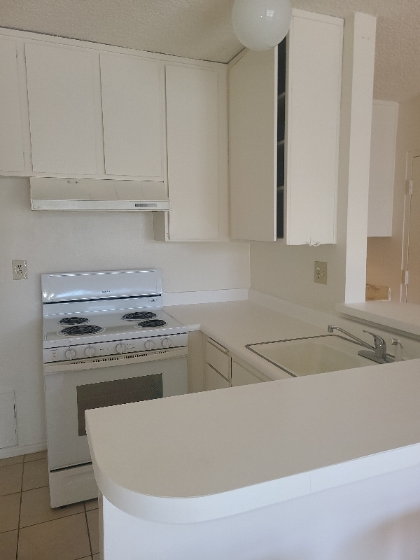 Building Photo - 160 S El Molino Ave