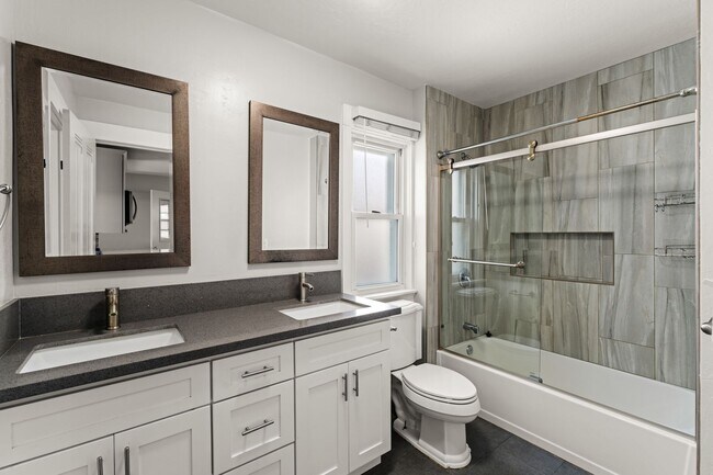 Foto del edificio - 531-535 W Juniper Street